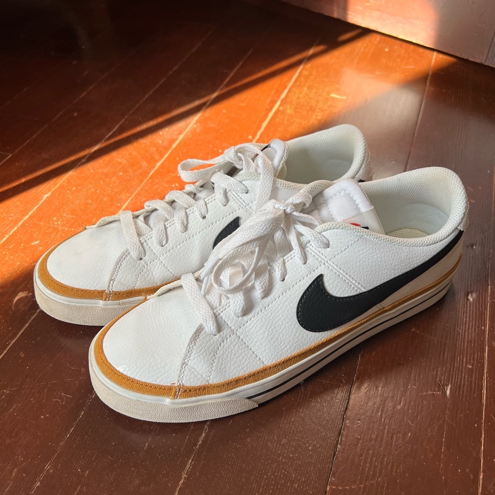 Nike Court Legacy Low Top Sneakers